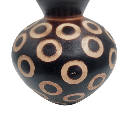 Signed Chulucanas Valeriana Peru Black Pottery Vase Circles Design - Picture 2 of 7